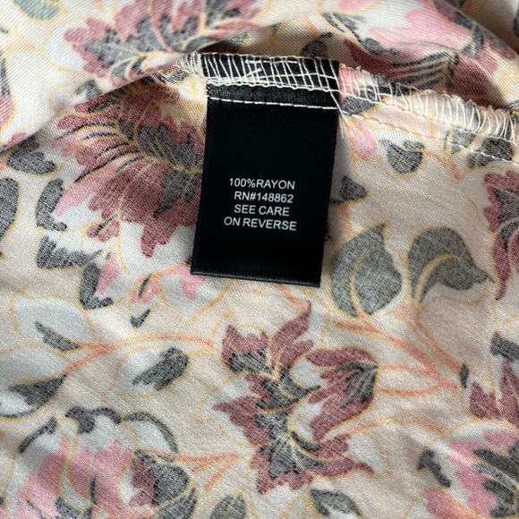 Torrid Cream and Red Blouse with Mandarin Collar and Buttoned Style - Picture 6 of 9